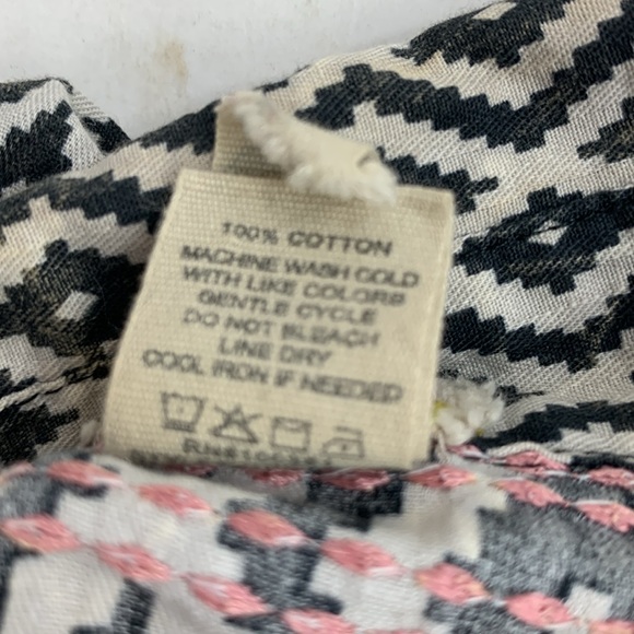 Gimmicks by Buckle Button down top sweater sleeves Size Medium Creme Black - Picture 9 of 13